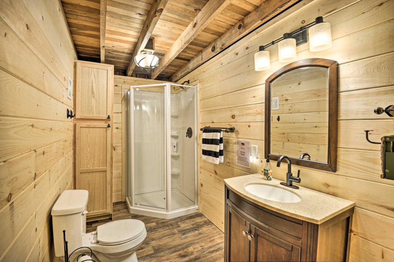 Adirondacks Cabin With Fire Pit On Otter Lake! Forestport エクステリア 写真